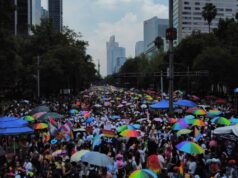 Marcha del Orgullo en México celebra el Mundial y la lucha por la paz La Marcha del Orgullo en México destaca la conexión entre el Mundial y la lucha por la igualdad y la paz.