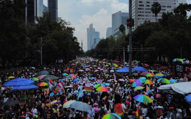 La Marcha del Orgullo en México destaca la conexión entre el Mundial y la lucha por la igualdad y la paz.