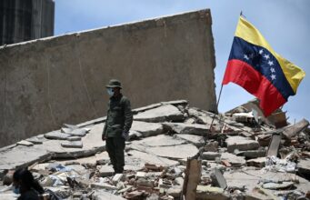 Rescatistas en Venezuela luchan contra el tiempo tras devastador terremoto Las labores de rescate en Venezuela se intensifican mientras el tiempo avanza y la esperanza disminuye para las víctimas.