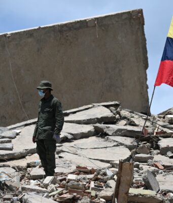 Rescatistas en Venezuela luchan contra el tiempo tras devastador terremoto Las labores de rescate en Venezuela se intensifican mientras el tiempo avanza y la esperanza disminuye para las víctimas.