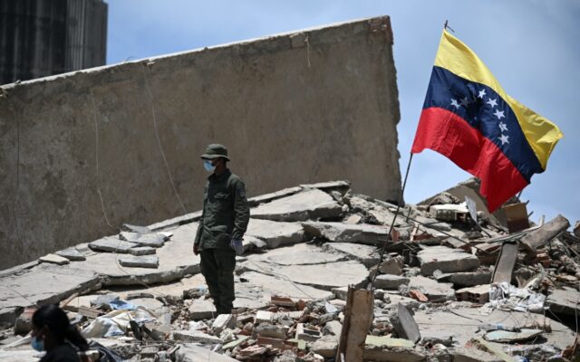 Las labores de rescate en Venezuela se intensifican mientras el tiempo avanza y la esperanza disminuye para las víctimas.