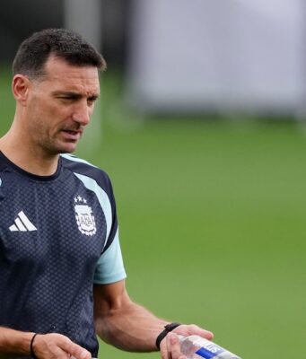 Scaloni transforma la rutina del plantel argentino tras el triunfo ante Jordania Después del triunfo contra Jordania, Scaloni redefine la rutina del plantel argentino para optimizar su rendimiento.