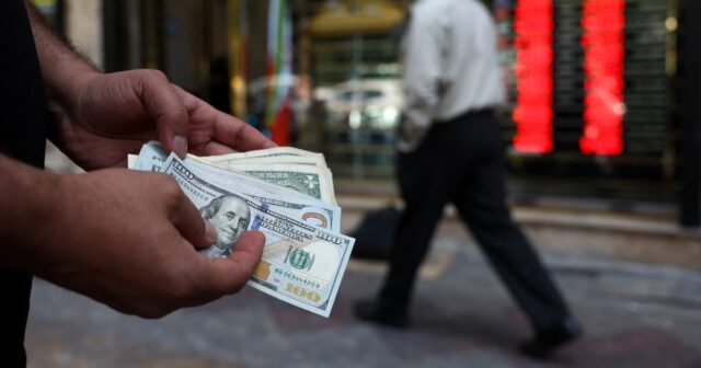 expectativas-cambiarias-del-dolar-para-el-segundo-semestre-de-2026 Analizamos las proyecciones del dólar tras su reciente alza de casi 5% en junio de 2026.