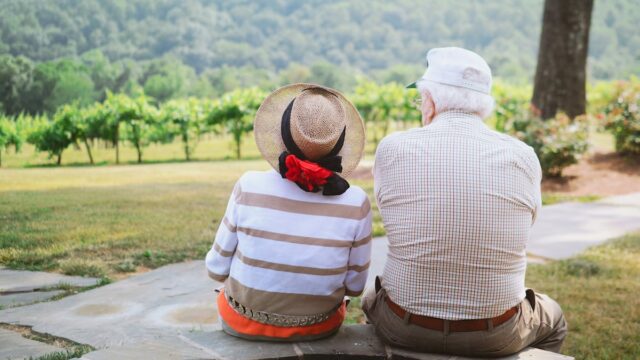 Descubre el origen y significado de las dos fechas que celebran a los abuelos en México cada año.