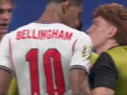 Jude Bellingham golpea a Valentín Barco tras victoria de Argentina en Mundial La victoria de Argentina sobre Inglaterra dejó un polémico momento entre Jude Bellingham y Valentín Barco que no puedes perderte.