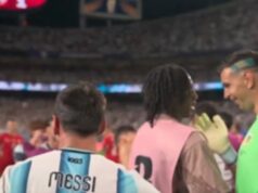 Dibu Martínez confirma traspaso de Johan Manzambi al Aston Villa Durante la celebración de Argentina, Dibu Martínez reveló el fichaje de Johan Manzambi al Aston Villa, que se confirmó poco después.