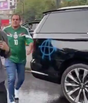 Cuauhtémoc Blanco enfrenta protestas en el Mundial 2026 en México El exgobernador Cuauhtémoc Blanco fue increpado por manifestantes durante su llegada al partido entre México e Inglaterra.