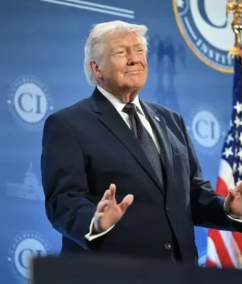 Donald Trump afirma que el alto el fuego ha terminado Donald Trump declara el fin del alto el fuego, generando reacciones en el ámbito político y social.