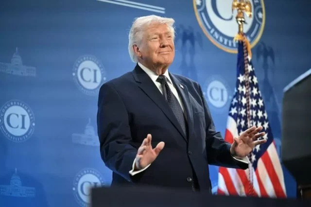 donald-trump-afirma-que-el-alto-el-fuego-ha-terminado Donald Trump declara el fin del alto el fuego, generando reacciones en el ámbito político y social.