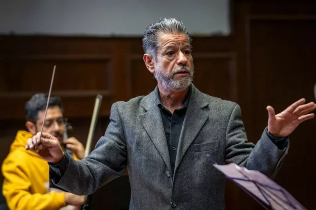 jairo-saquicoray-avila-y-su-pasion-musical-en-la-uaemex Descubre cómo Jairo Saquicoray Ávila encuentra un lugar en la UAEMéx para expresar su amor por la música.
