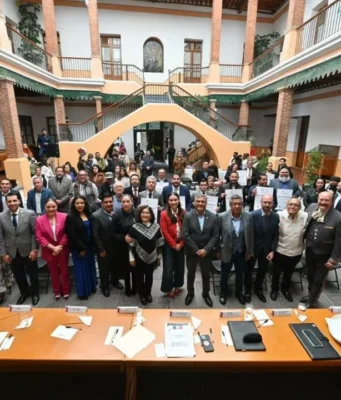 Martha Camacho reconoce labor de periodistas deportivos en México La periodista Martha Camacho destaca la importancia de la prensa deportiva en el Estado de México en un emotivo evento.