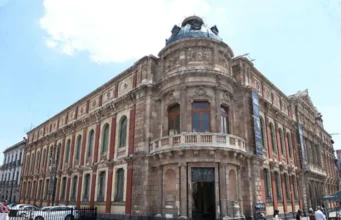 Gabriela de la Cruz Flores y el legado de la autonomía universitaria La visión de Gabriela de la Cruz Flores sobre la autonomía en la UNAM destaca la responsabilidad en la educación superior.