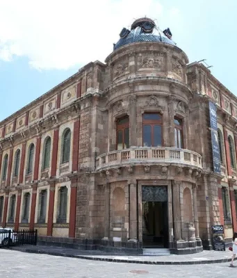 Gabriela de la Cruz Flores y el legado de la autonomía universitaria La visión de Gabriela de la Cruz Flores sobre la autonomía en la UNAM destaca la responsabilidad en la educación superior.