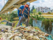 Retiran basura de cauces para evitar inundaciones en el Estado de México La limpieza de cauces y drenajes es crucial para prevenir las inundaciones en la temporada de lluvias en México.