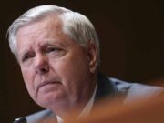 Lindsey Graham fallece a los 71 años por disección aórtica El senador Lindsey Graham falleció a los 71 años debido a una disección aórtica, según el examen preliminar.