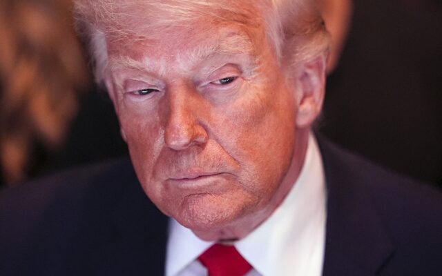jueza-anula-acuerdo-fiscal-trump-sanciona-abogados Un nuevo fallo judicial anula el acuerdo fiscal que intentó proteger a Trump de auditorías futuras.
