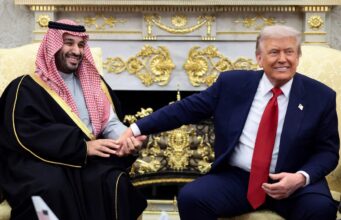 Estados Unidos y Arabia Saudita Sellan Acuerdo Nuclear en Medio de Tensión Regional El reciente acuerdo nuclear entre EE. UU. y Arabia Saudita podría redefinir las dinámicas en Oriente Medio y afectar a Irán.