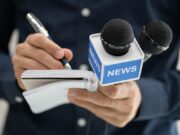 Artículo 19 advierte sobre la amenaza de una policía de la verdad Una nueva crítica de Artículo 19 señala el peligro de un control sobre la veracidad de los contenidos en medios.