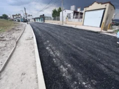Obra en Santiago Tlacotepec mejora calles y reduce inundaciones Descubre cómo la obra en Santiago Tlacotepec transforma sus calles con iluminación y previene inundaciones en la comunidad.