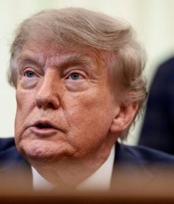 Trump critica fallo de Corte Suprema sobre voto por correo en Estados Unidos Donald Trump expresa su descontento con la Corte Suprema tras la decisión sobre el voto por correo en el país.