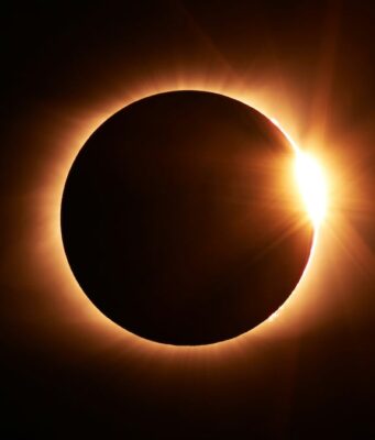 Eclipse solar de agosto será visible en México el 12 de agosto El eclipse solar del 12 de agosto promete ser un evento espectacular en México. Descubre dónde y cuándo verlo.