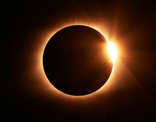 Eclipse solar de agosto será visible en México el 12 de agosto El eclipse solar del 12 de agosto promete ser un evento espectacular en México. Descubre dónde y cuándo verlo.