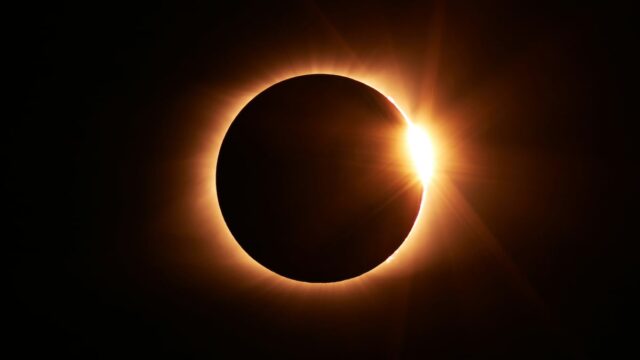 eclipse-solar-agosto-visible-mexico-12-agosto El eclipse solar del 12 de agosto promete ser un evento espectacular en México. Descubre dónde y cuándo verlo.