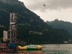 Un nuevo récord Guinness en Suiza por un saltador audaz Descubre la increíble hazaña de un saltador suizo que logró un récord Guinness volando 28 metros.