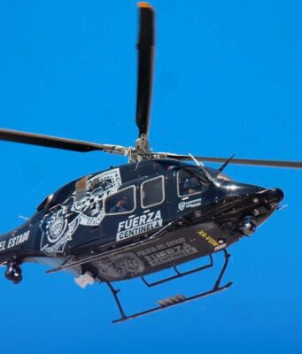 Ataque a helicóptero de policía en Chihuahua durante vigilancia Un helicóptero de la policía fue atacado en Chihuahua, revelando la creciente inseguridad en la región.