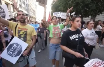 Protestas en Madrid exigen respuestas a la crisis de vivienda actual Activistas se agrupan en Madrid para demandar soluciones efectivas ante la creciente crisis de vivienda en la ciudad.