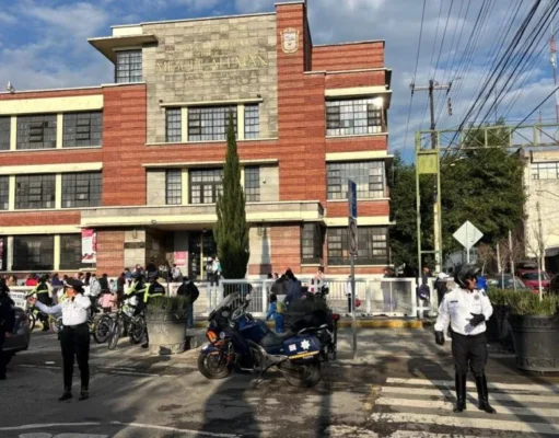 Reforzamiento de la Seguridad Escolar a Través de Vigilancia Policial La seguridad escolar se fortalecerá con una mayor vigilancia y presencia policial, brindando tranquilidad a estudiantes y padres.