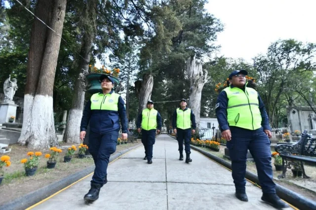 drones-y-policias-garantizan-seguridad-dia-de-muertos Este Día de Muertos, más de 1800 policías y drones buscarán proteger a las familias en el Estado de México.