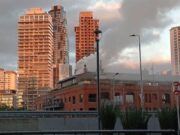 Fuego en restaurante de Puerto Madero provoca evacuación masiva Un incendio en un famoso restaurante de Puerto Madero llevó a la evacuación de 50 personas, dos requirieron atención médica.