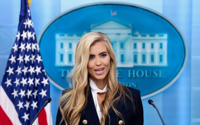 zacharia-trump-reprobo-examen-abogacia La nueva jefa de prensa de Trump, Zacharia, admite que no aprobó el examen de abogacía, generando controversia.