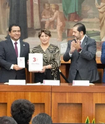 Delfina Gómez presenta su Tercer Informe al Congreso del Estado de México El Congreso del Estado de México recibe el Tercer Informe de Delfina Gómez, marcando un hito en su gestión política.